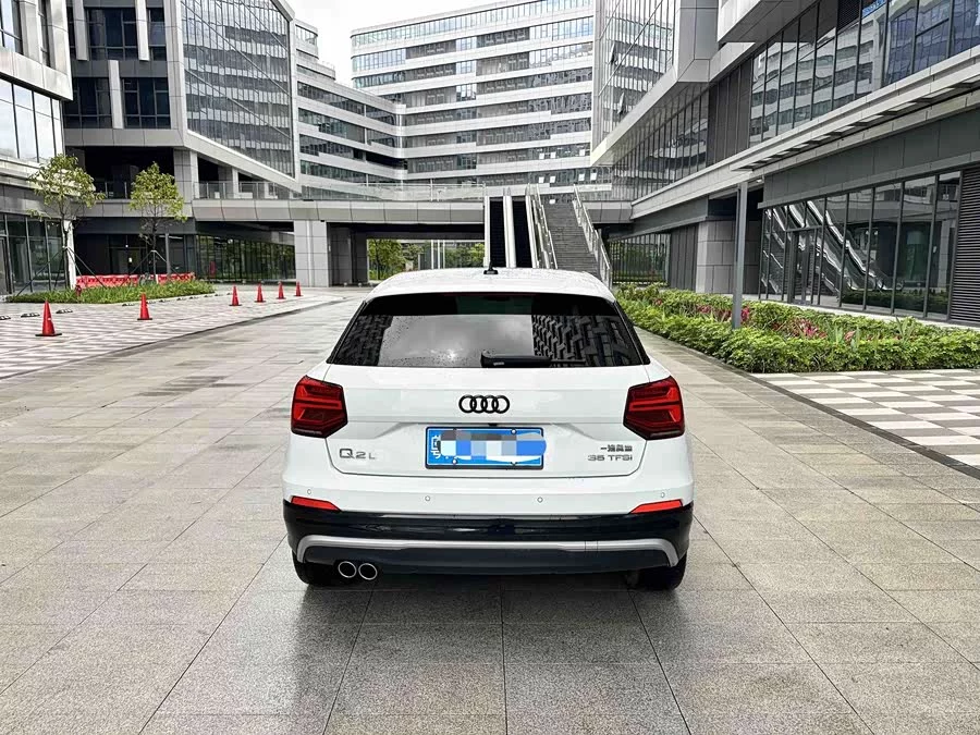 Audi Q2L