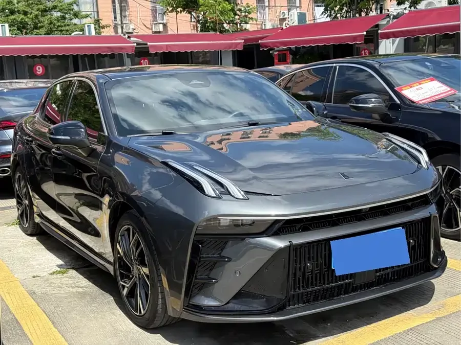 Lynk & Co 03