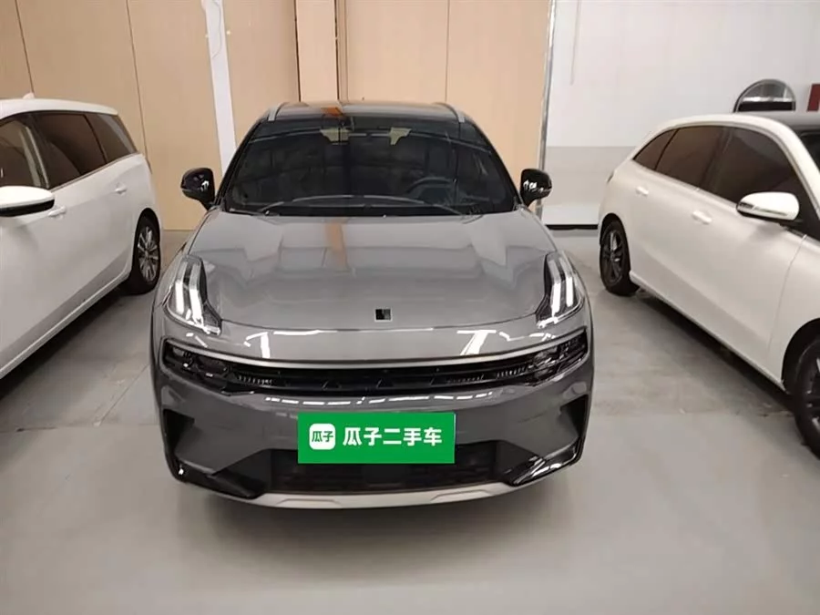 Lynk & Co 06