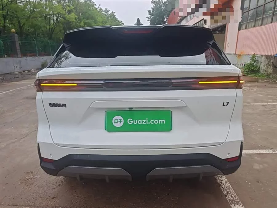 Geely Galaxy L7