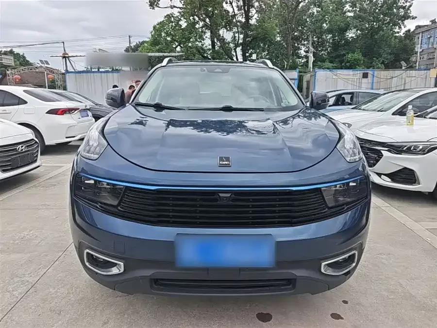 Lynk & Co 01