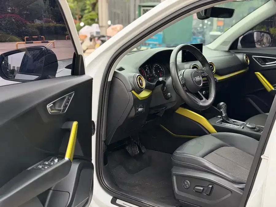Audi Q2L