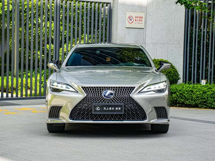 Lexus LS