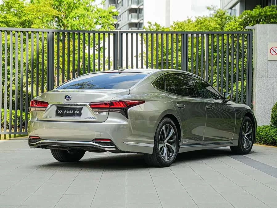 Lexus LS