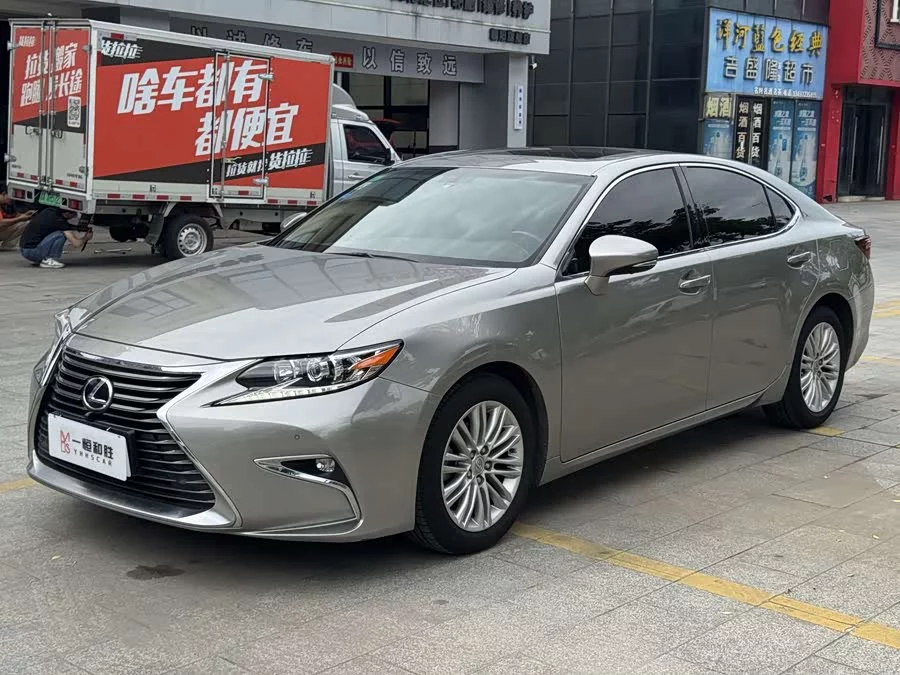 Lexus ES