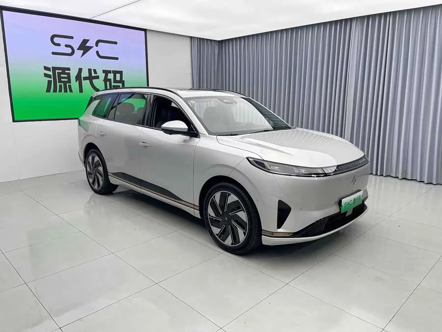 Dongfeng eπ008