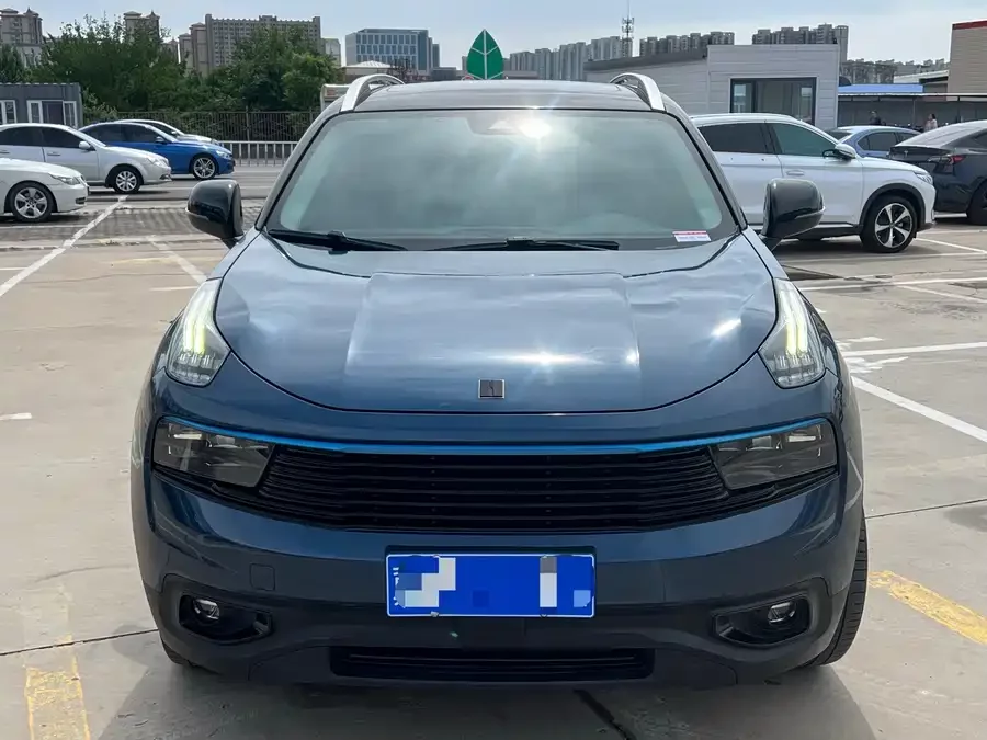 Lynk & Co 01
