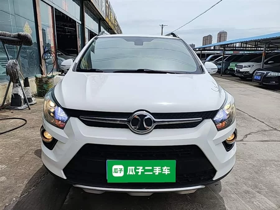 BAIC Saab X25