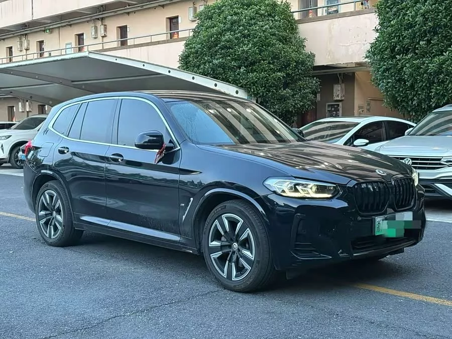 BMW iX3
