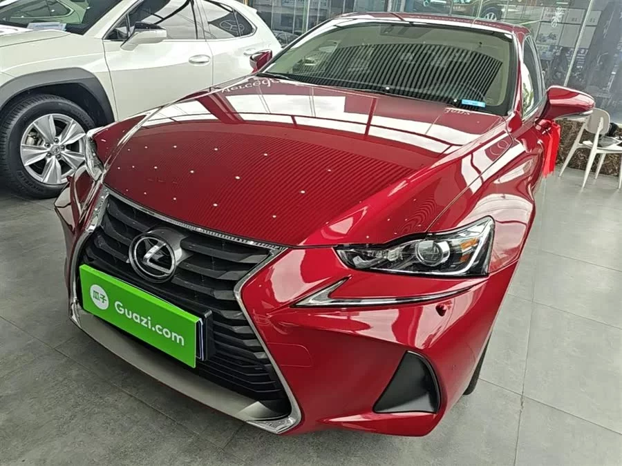 Lexus IS