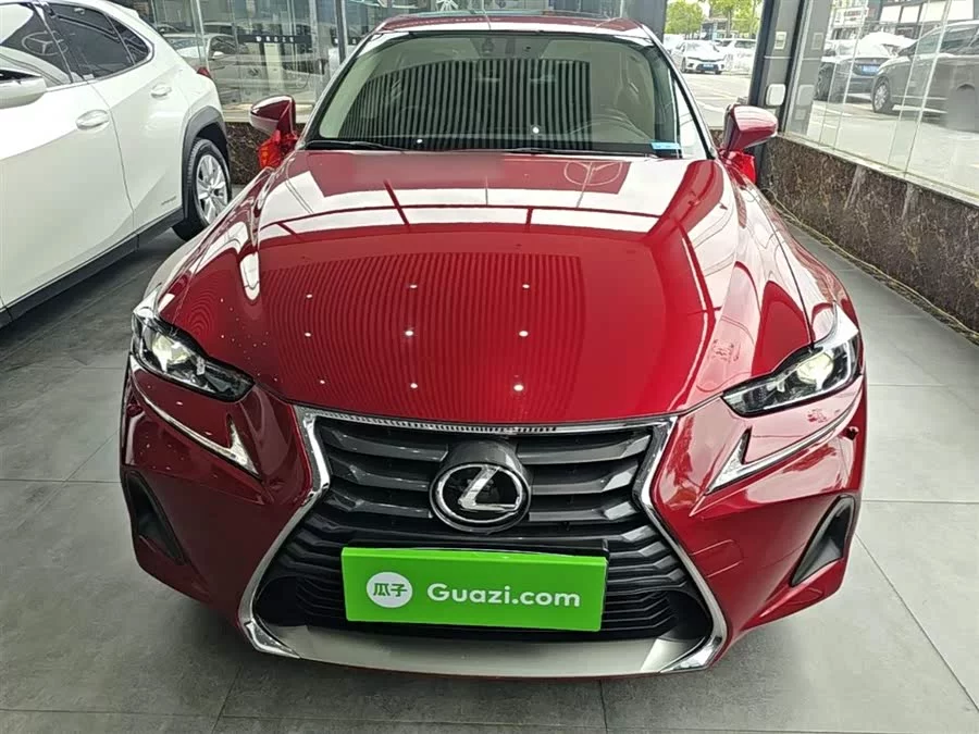 Lexus IS