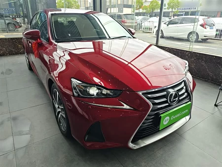 Lexus IS