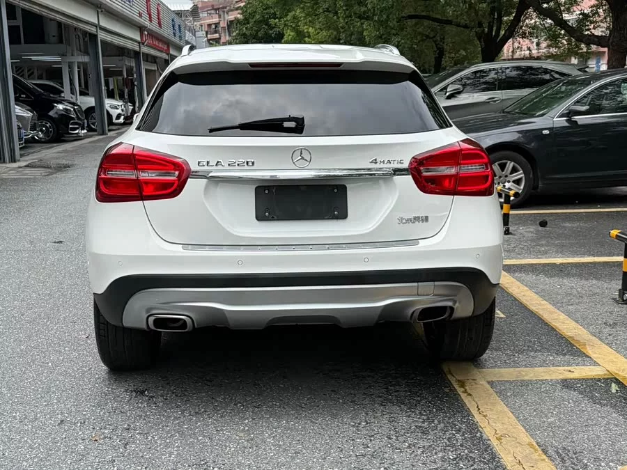 Mercedes Benz GLA