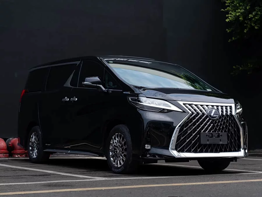 Lexus LM
