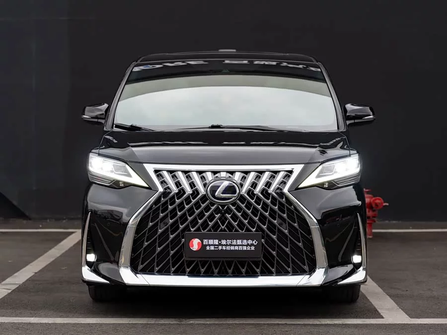 Lexus LM