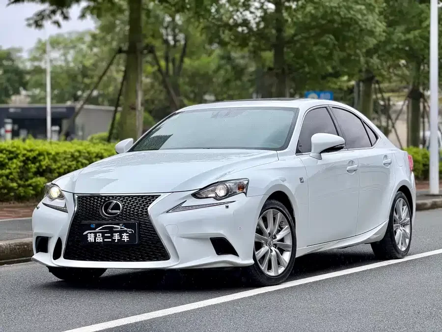 Lexus IS