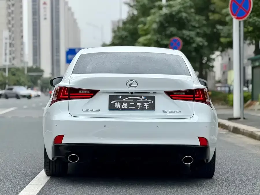 Lexus IS