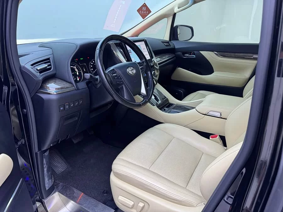 Toyota Crown Vellfire