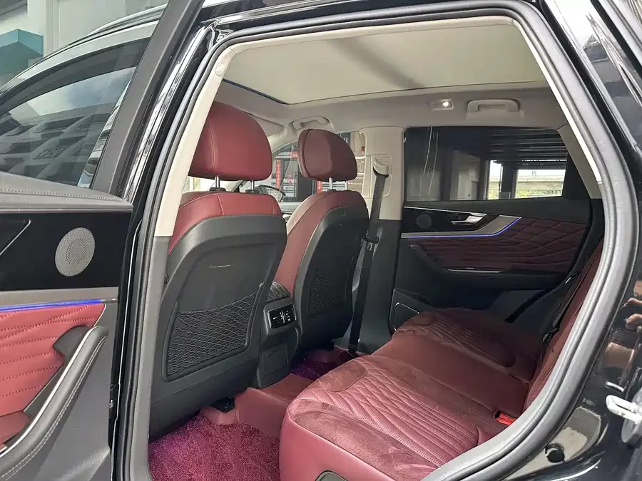 Hongqi HS5
