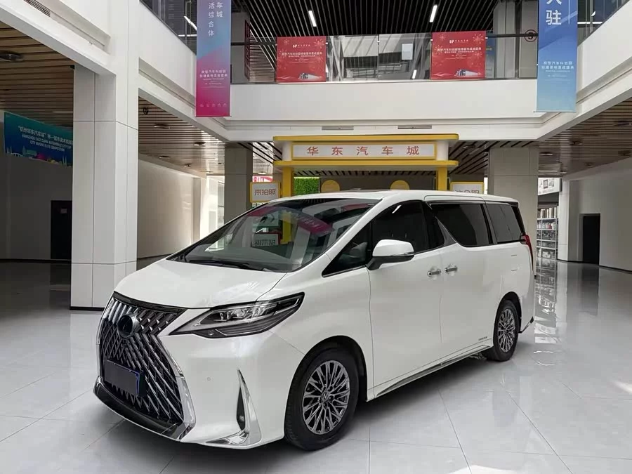 Lexus LM