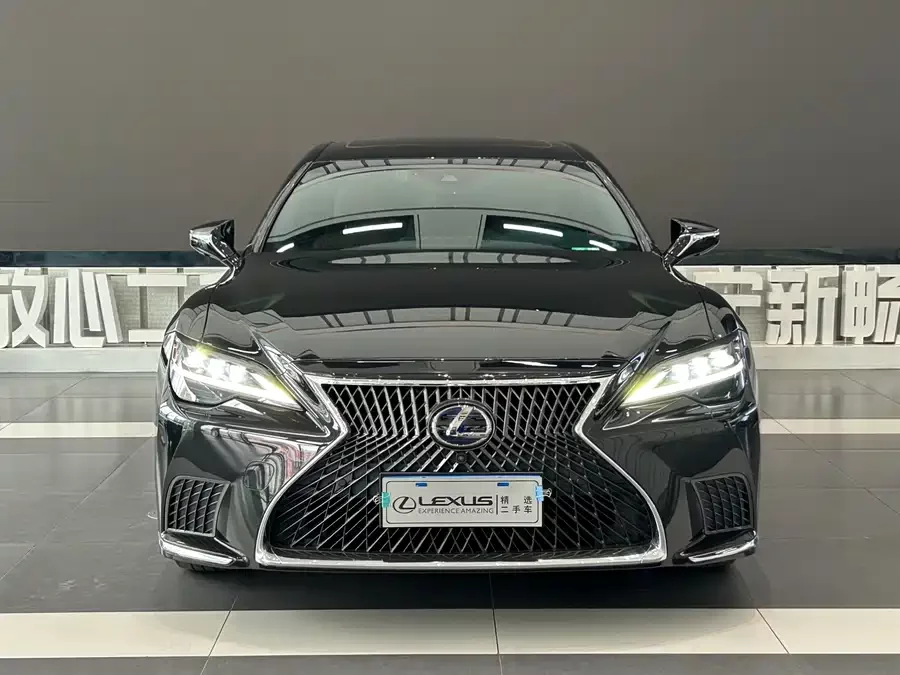 Lexus LS
