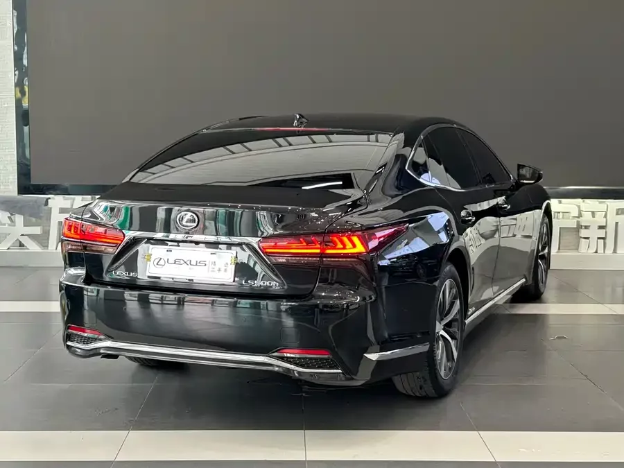 Lexus LS