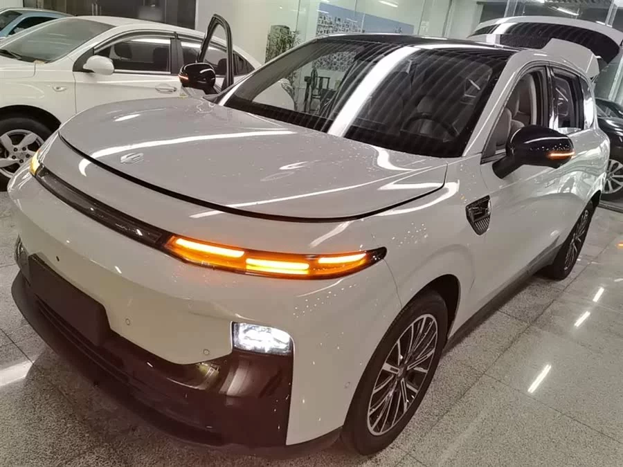 Leapmotor B10
