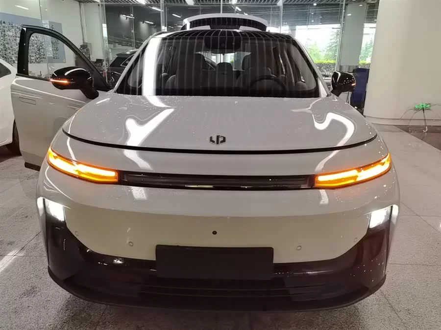 Leapmotor B10