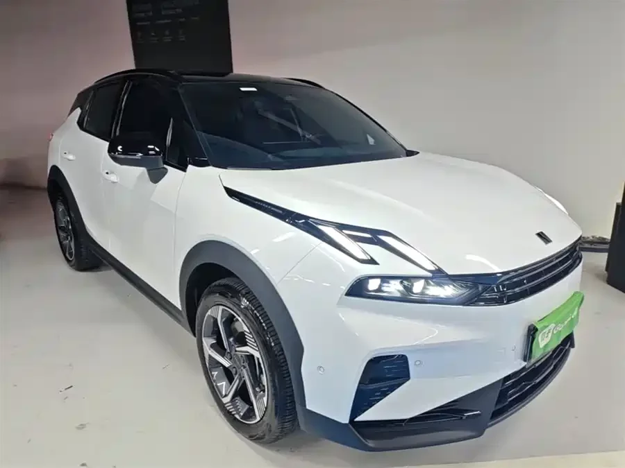 Lynk & Co 06