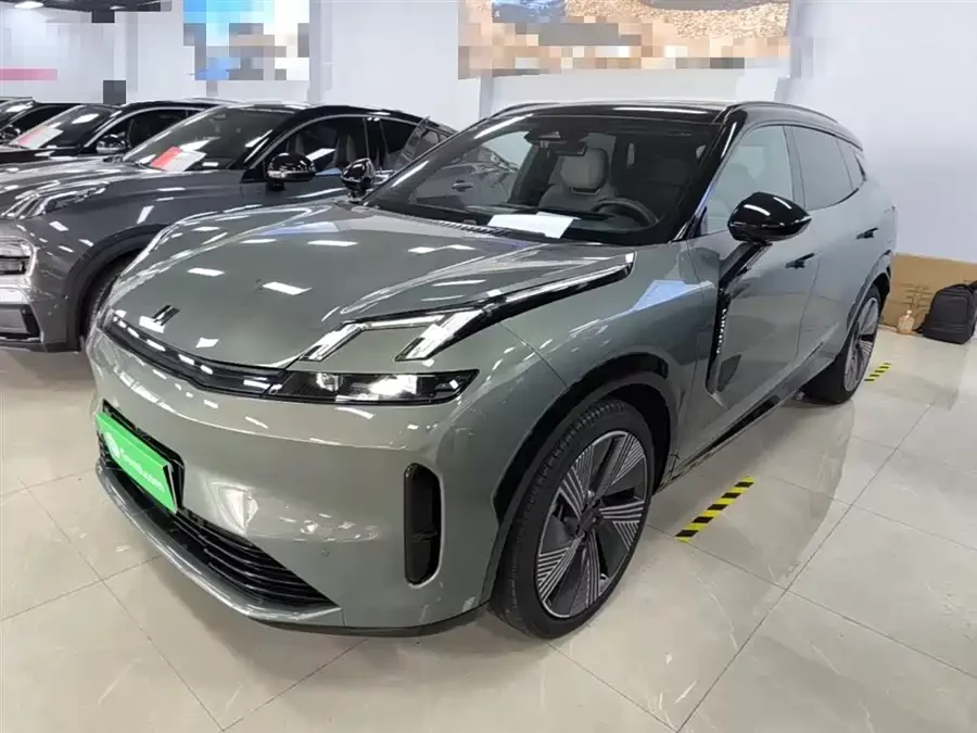 Lynk & Co 08 EM-P