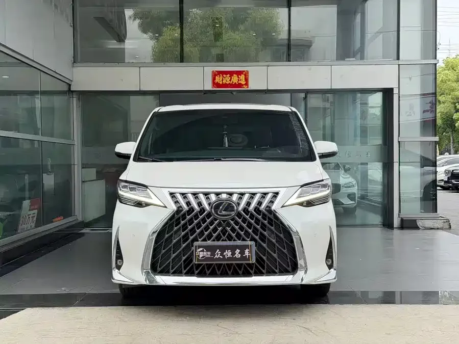 Lexus LM