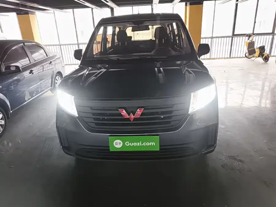 Wuling Hongguang PLUS