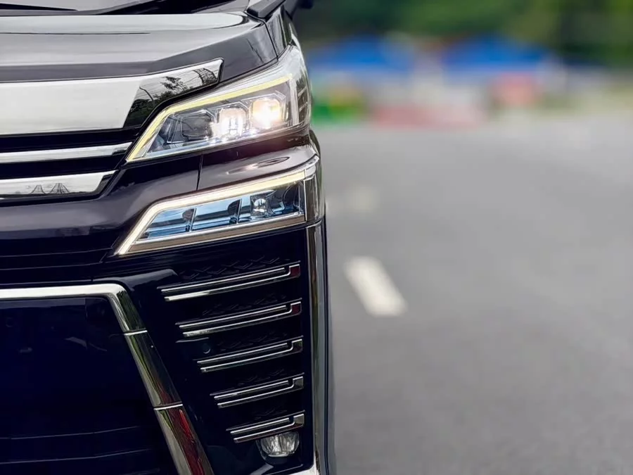 Toyota Crown Vellfire