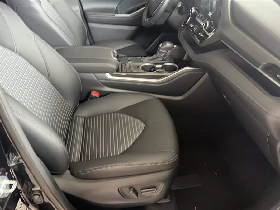 Toyota Crown Land