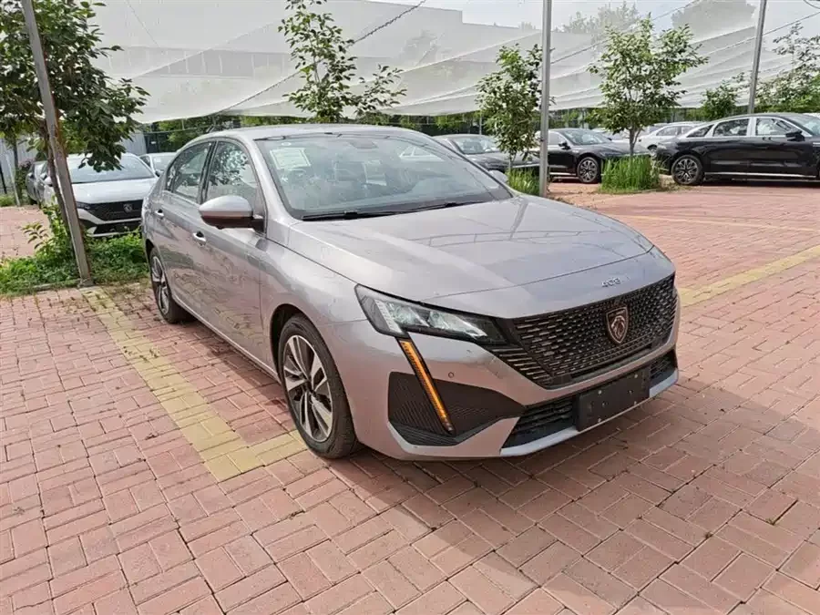 Peugeot 408