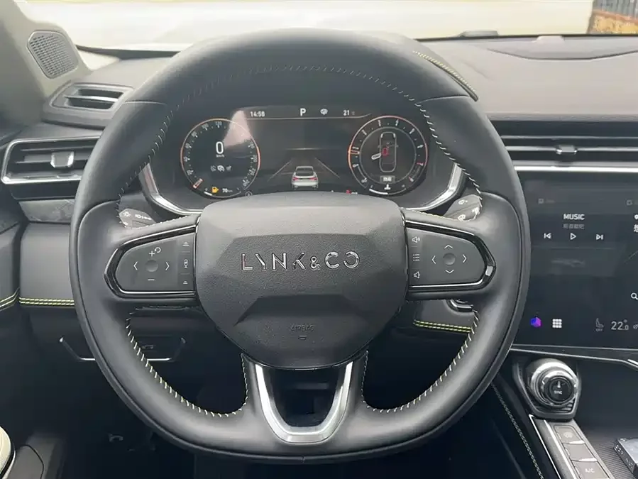 Lynk & Co 05