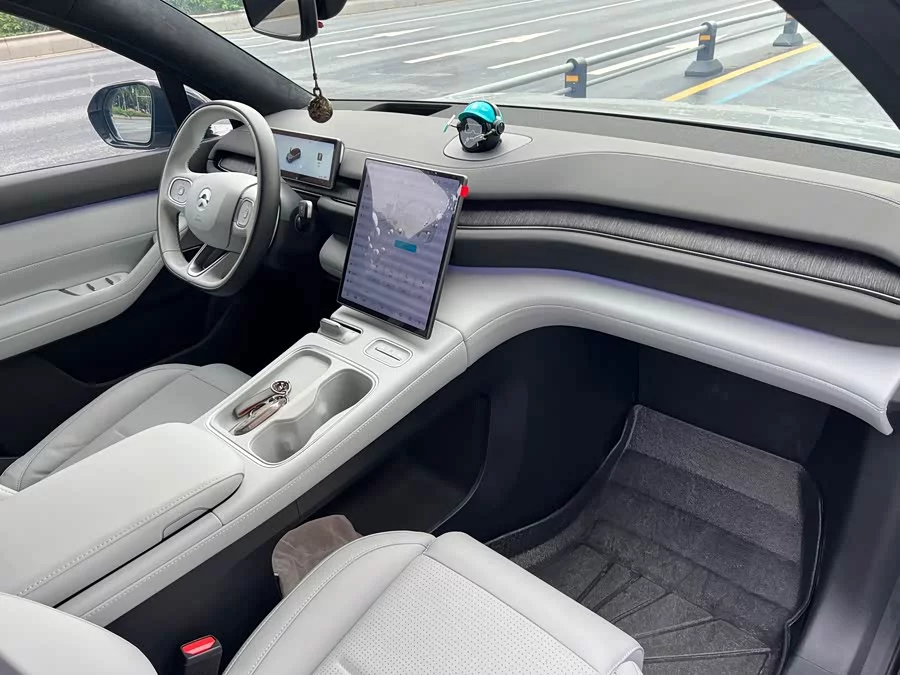 NIO ES6
