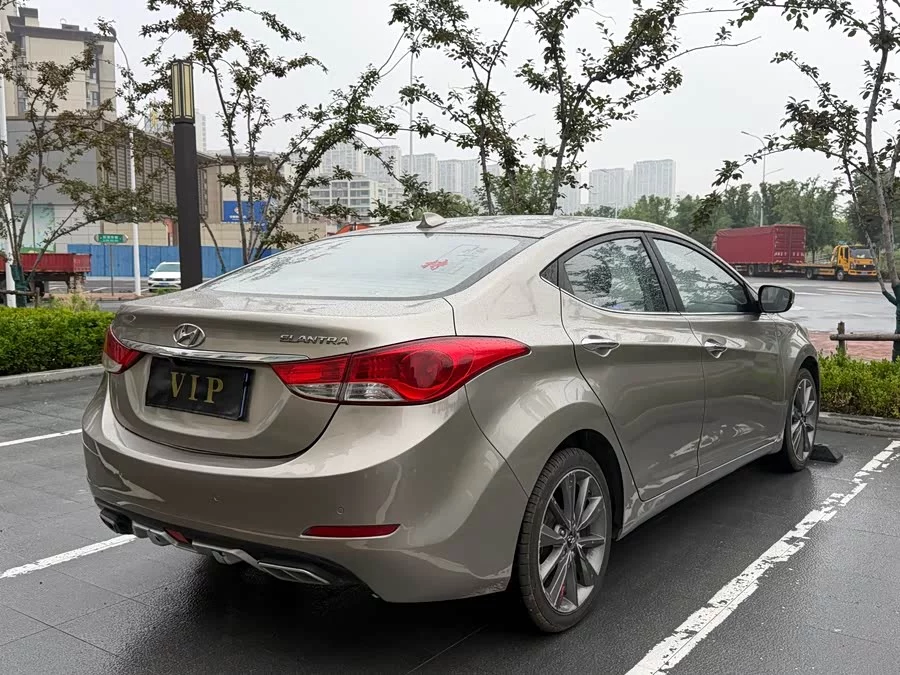Hyundai Elantra
