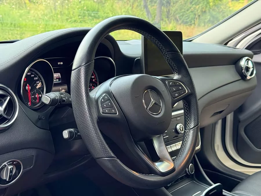 Mercedes Benz GLA