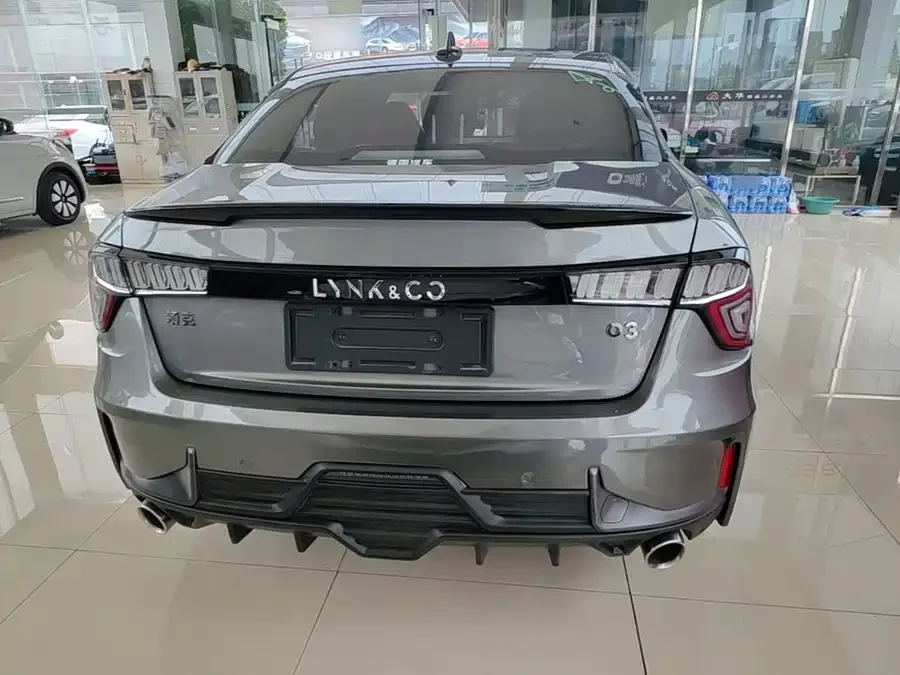 Lynk & Co 03
