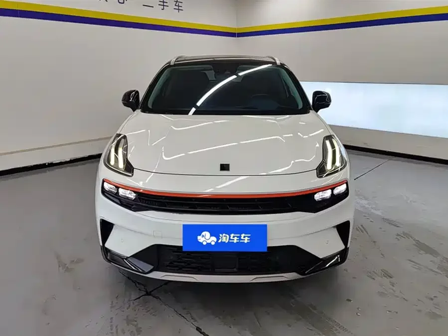 Lynk & Co 06