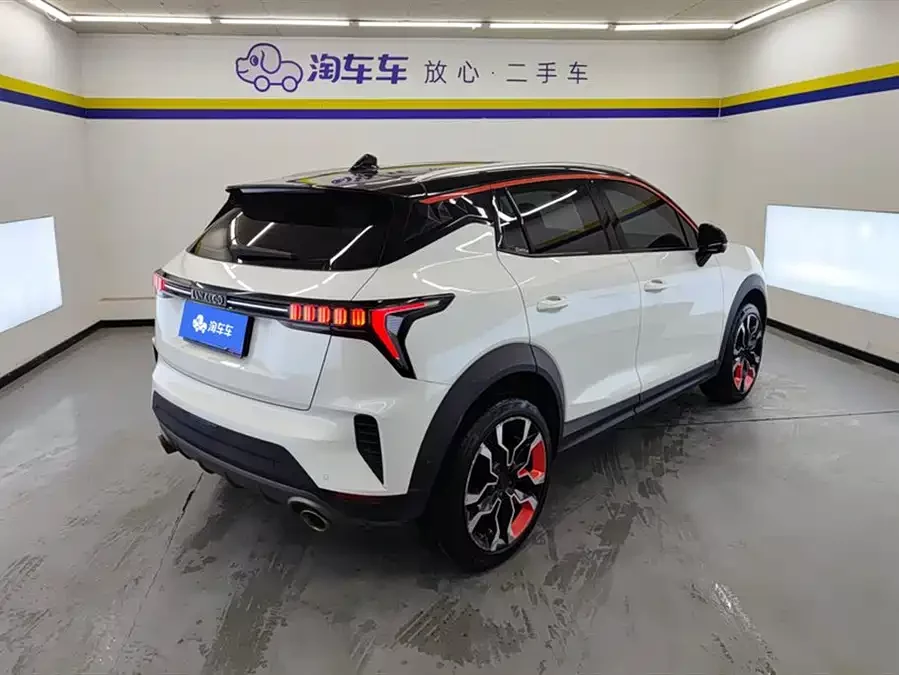 Lynk & Co 06