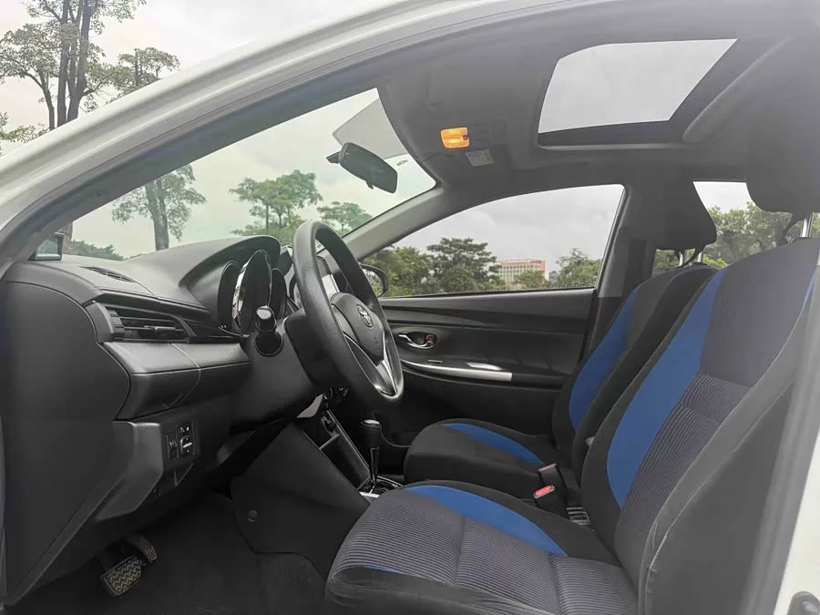Toyota YARiS L