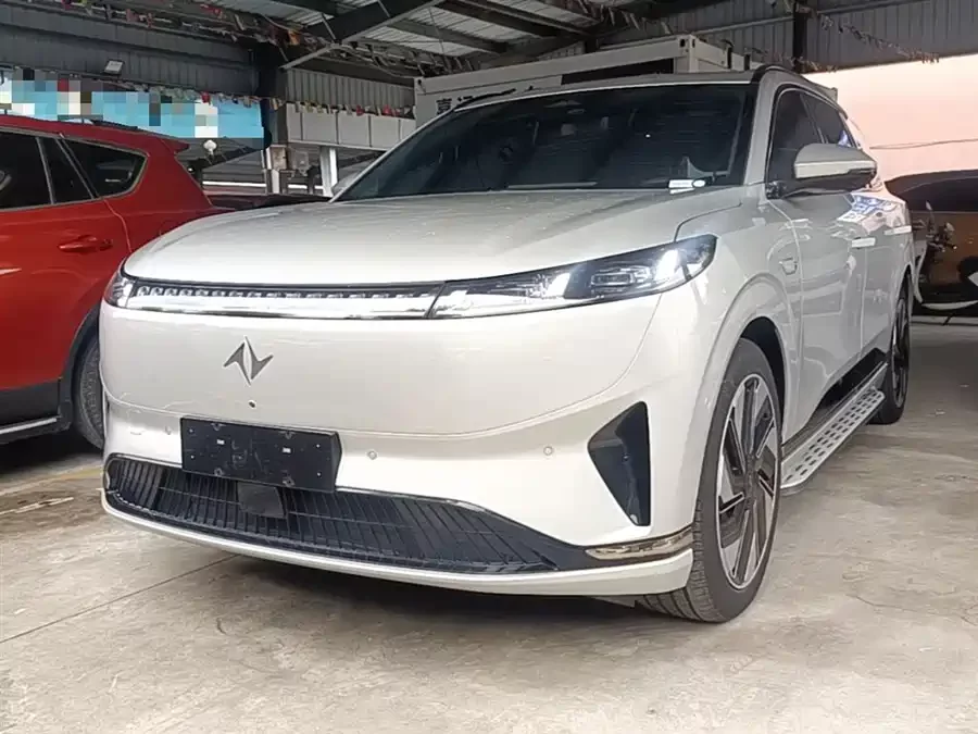 Dongfeng eπ008