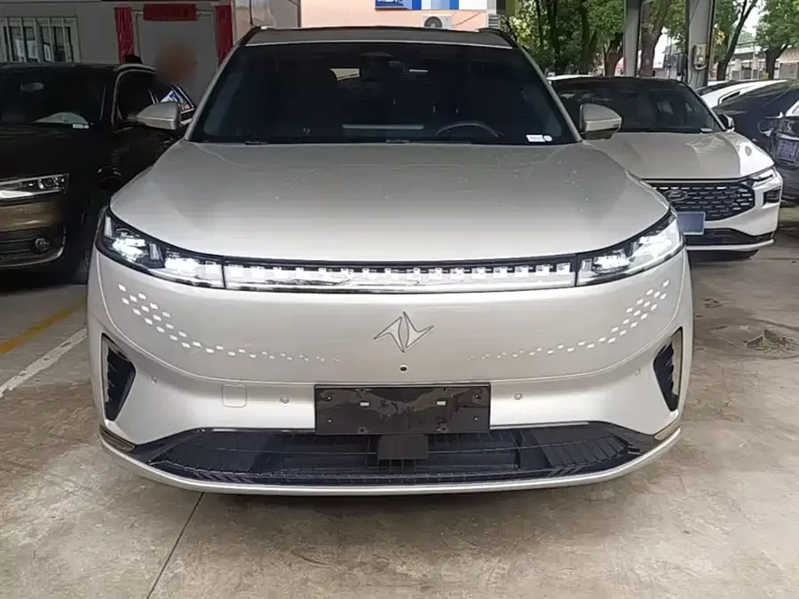 Dongfeng eπ008