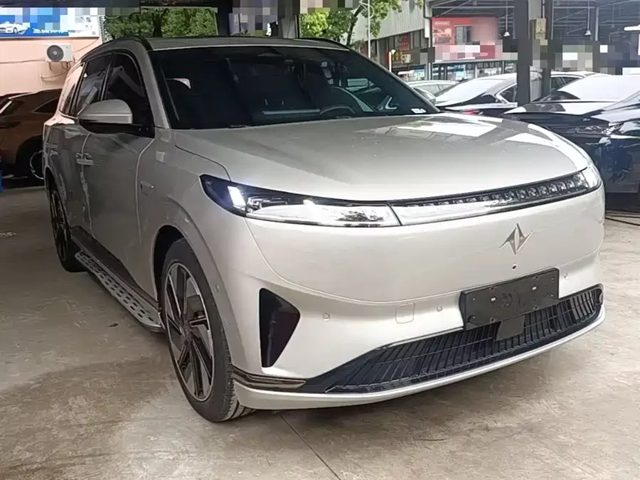 Dongfeng eπ008