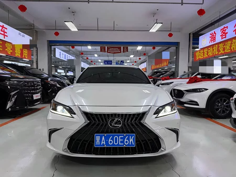 Lexus ES
