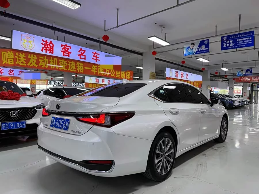 Lexus ES