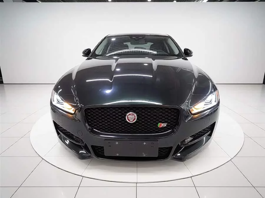 Jaguar XE