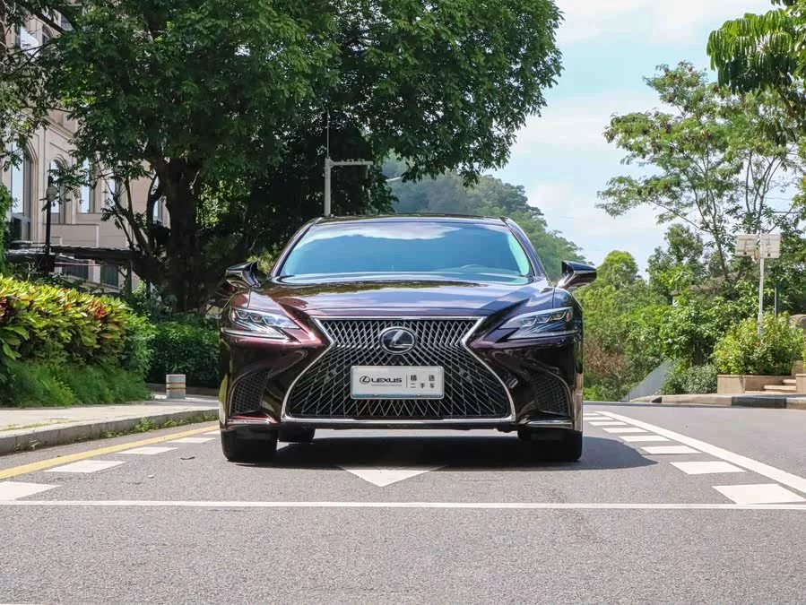 Lexus LS